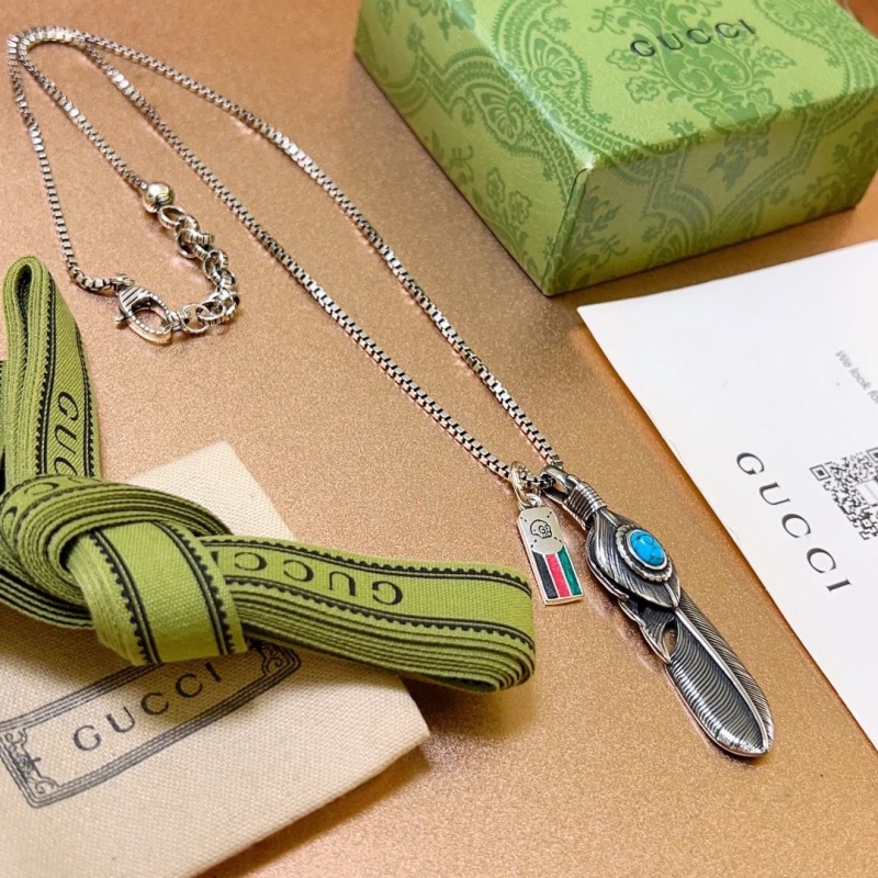 G*u*i necklaces